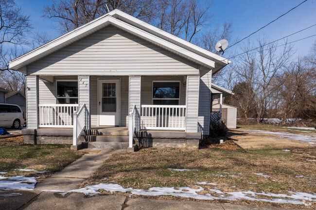 Building Photo - 447 Vincennes Ave Rental