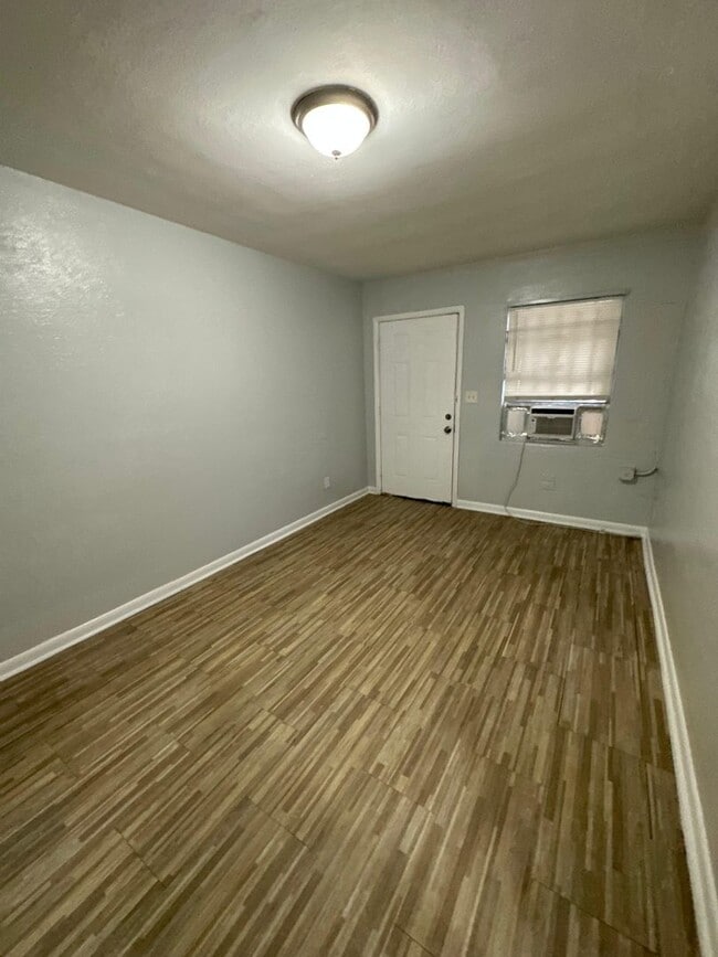 Photo - 2845/2847 W 6th St. Unidad 2847