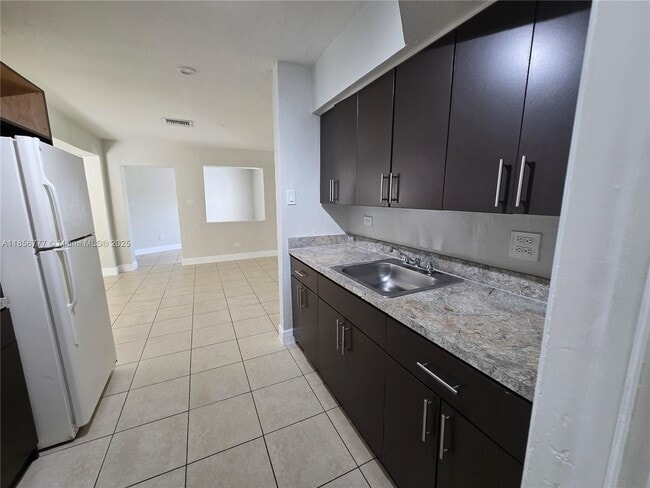 Building Photo - 2348 NW 15th St Rental