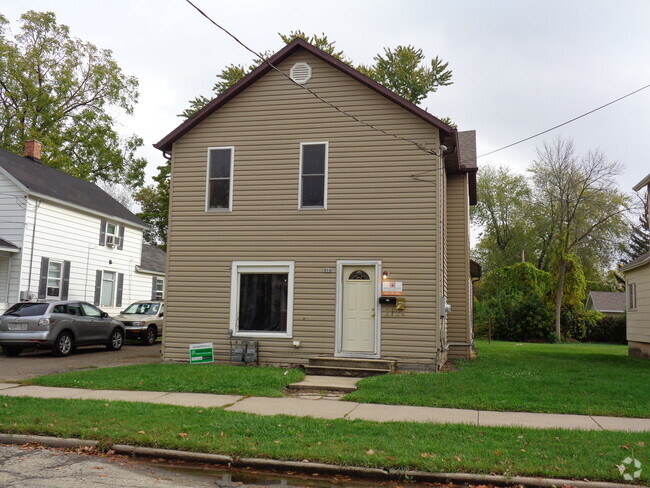 Building Photo - 814 Cherry St Rental