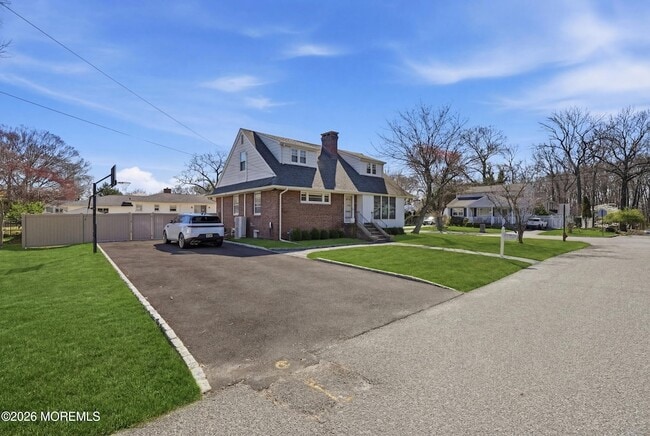 Photo - 227 Chatham Ave