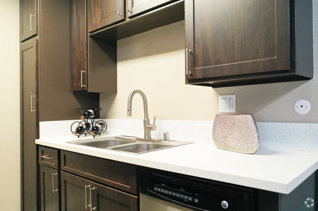 1BR, 1BA-727 SF