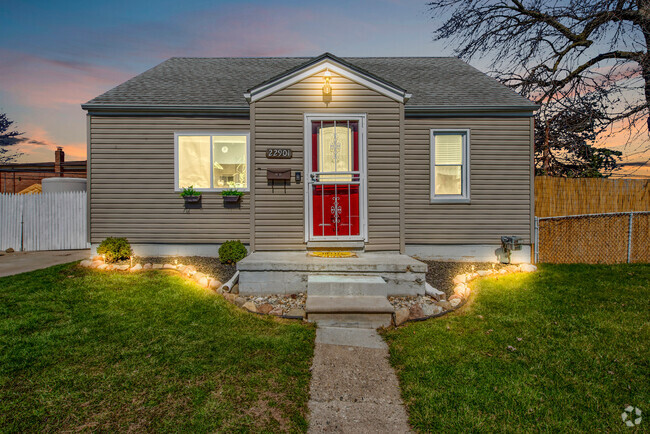 Building Photo - 22901 Pleasant St Rental