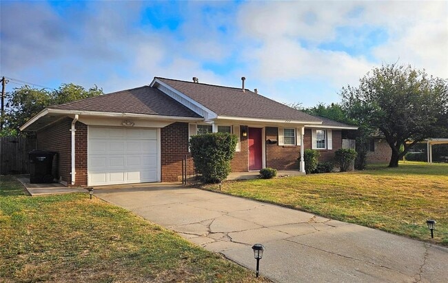 Photo - 777 Camelot Dr
