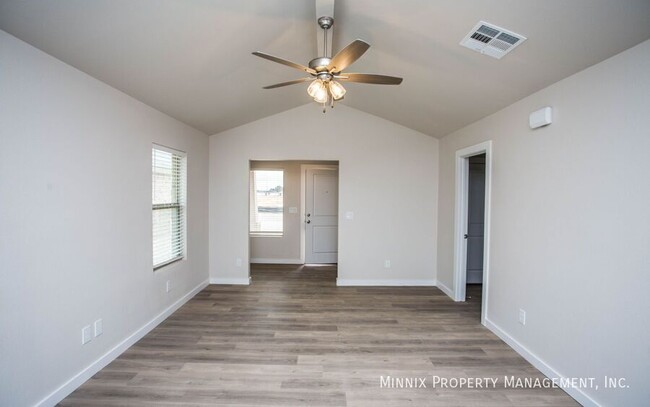 Photo - 312 E 77th St