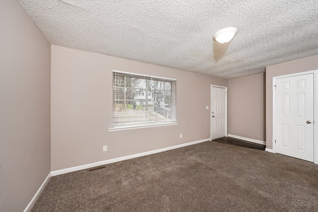 Photo - 1333 Turf Dr