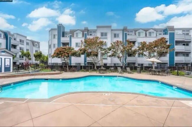 Photo - 6400 Christie Ave Unidad Penthouse top flr