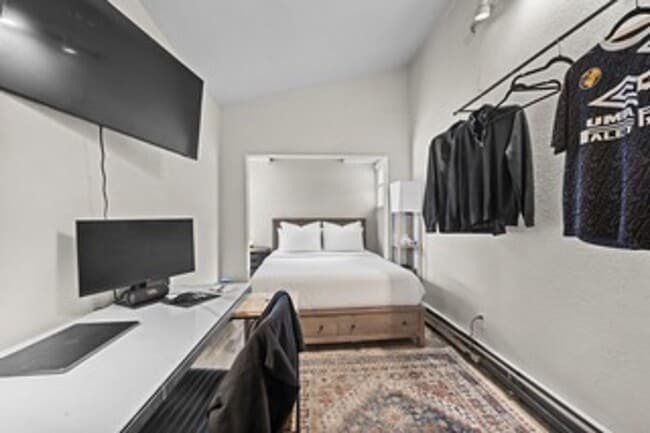 Photo - 2235 Walnut St