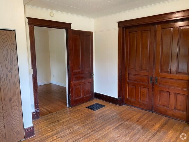 Building Photo - 1051 E Johnson St Unit 1 Rental