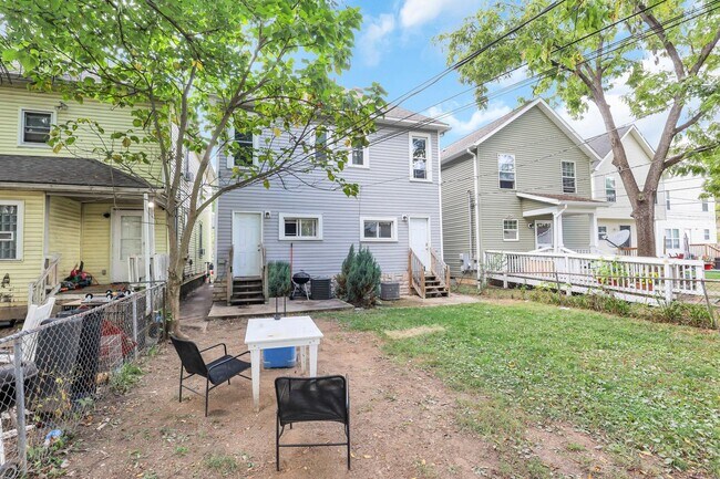 Photo - 964-966 Oakwood Ave Unit 964