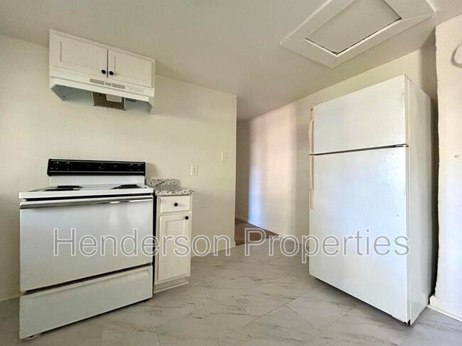 Photo - 532 E Iredell Ave Unit B