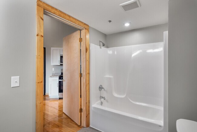 Photo - 225 E 2nd St