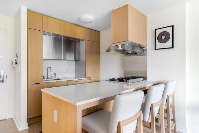 Photo - 225 Rector Pl Unit 14J