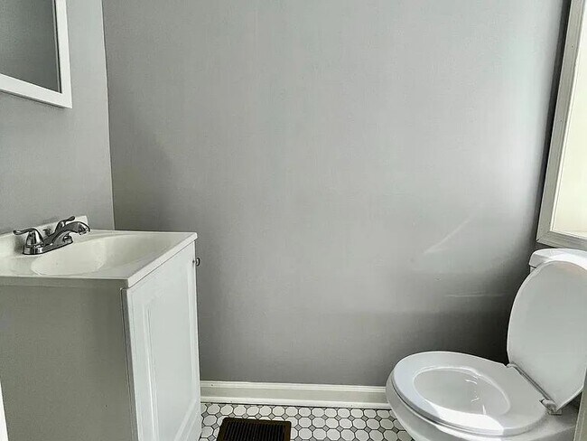 Photo - 2102 S Simpson St