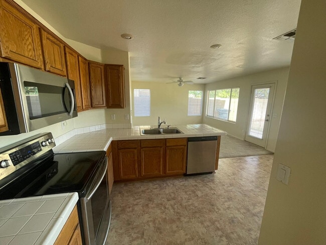 Photo - 324 W Colt Rd