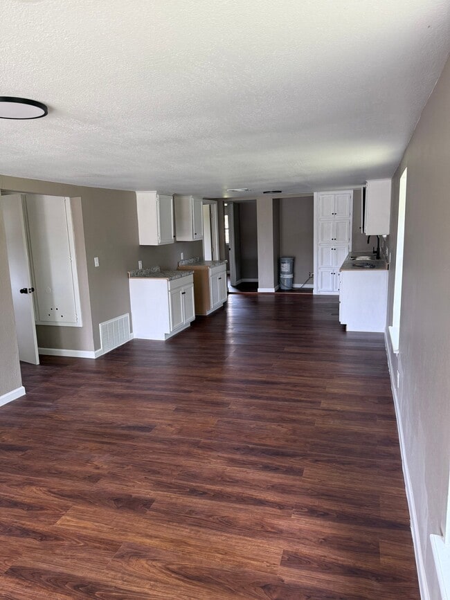 Photo - 209 N Rangeline St