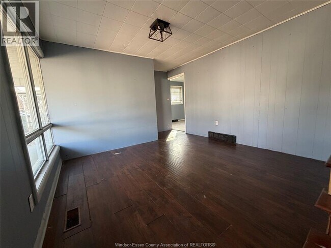 Photo - 493 Josephine Ave