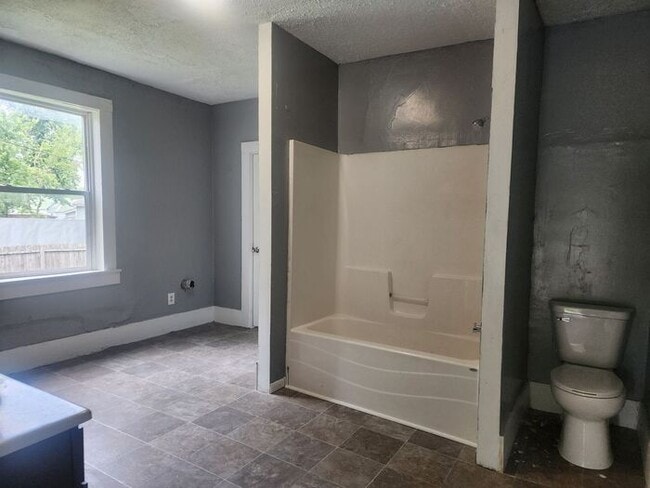 Cozy 2 B 2 BA Duplex - Now $200 Lower in Price !