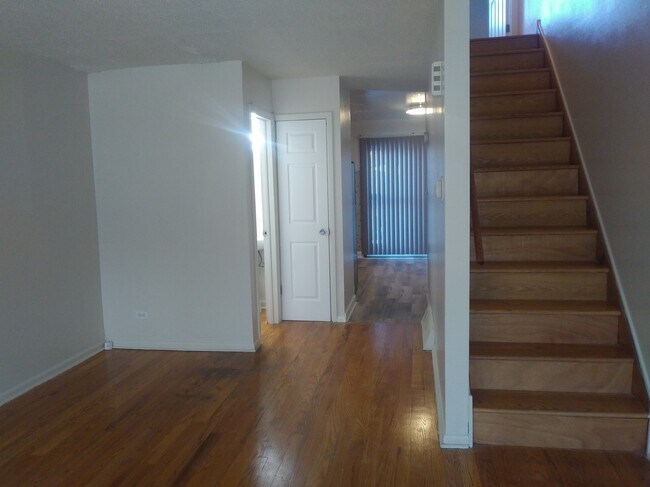 Photo - 1138 E 83rd St Casa