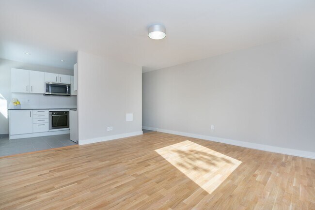 Photo - 3010 Queen Street East Unit 10