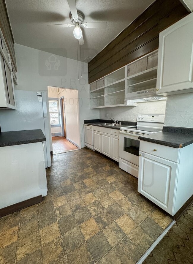 Photo - PET FRIENDLY 1 BEDROOM UNIT. INCLUDES UTILITIES AND STORAGE