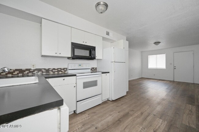 Photo - 2049 W Hayward Ave