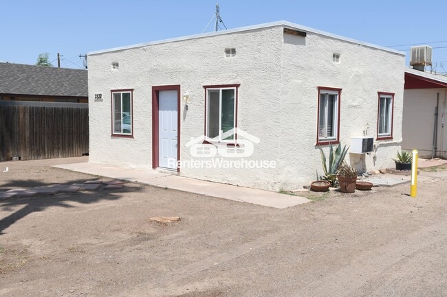 Photo - 2532 E Adams St
