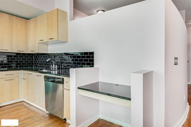 Photo - 3324 Peachtree Rd NE Unidad 2515