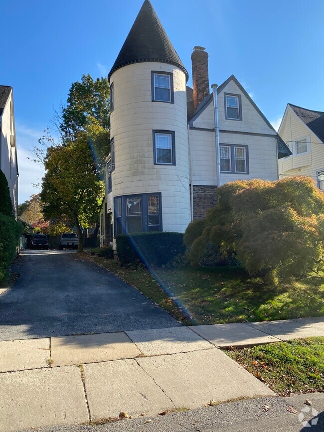 Building Photo - 116 Elmwood Ave Unit #1 Rental
