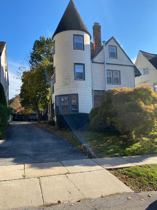Photo - 116 Elmwood Ave Apartments