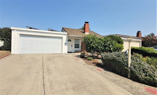 Photo - 32990 Lake Wawasee St