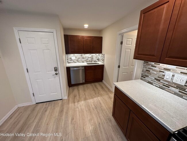 Photo - 152 St James St