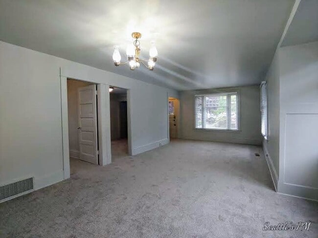 Photo - 843 NE 56th St