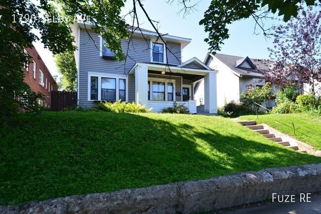 Photo - 1790 Selby Ave