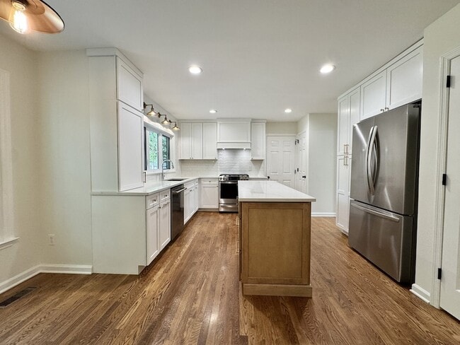 Photo - 1370 Buckingham Cir