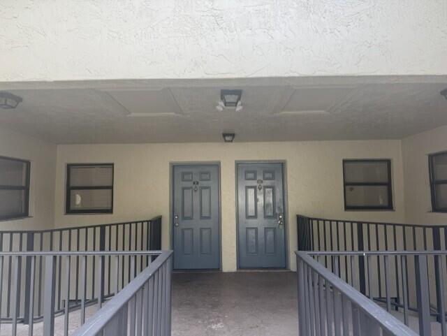 1495 Lake Crystal Dr Unidad G