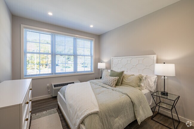 1BR, 1BA - 715SF - Bedroom