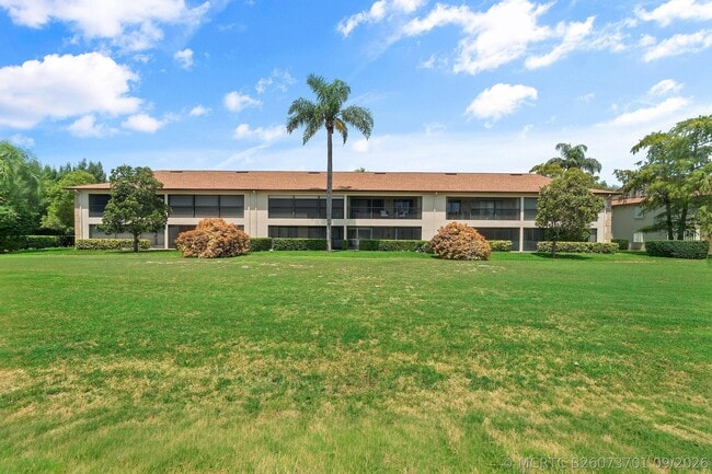 Building Photo - 1502 Pinecrest Cir Unit C