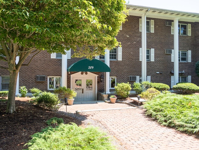 209 Great Rd Unit B -3