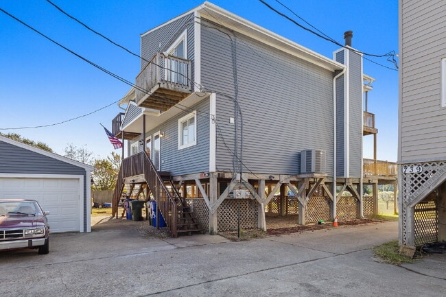 Building Photo - Beachside Living with Beautiful Bay Views Unit #A