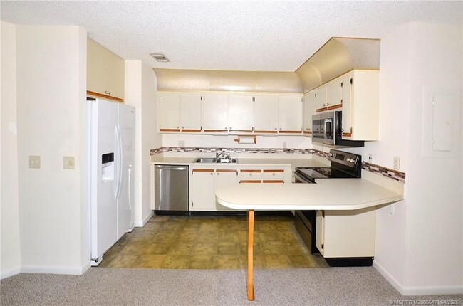 Photo - 1999 NE Collins Cir Unit 3-80