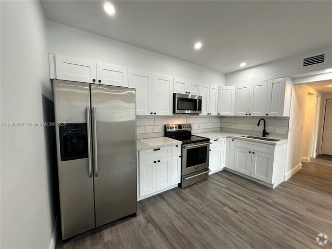 Building Photo - 41 SW 67th Ct Unit 3 Rental