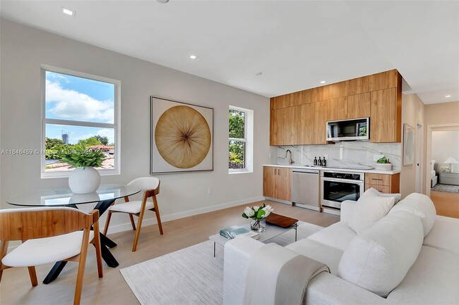 Building Photo - 1840 SW 22nd Terrace Unit 2 Rental