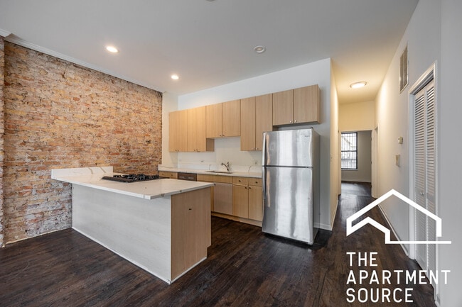 Photo - 2833 W Medill Ave Apartment