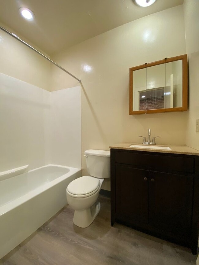 Photo - Comfortable 1 Bedroom - Great Oakland Loca... Unit 1E