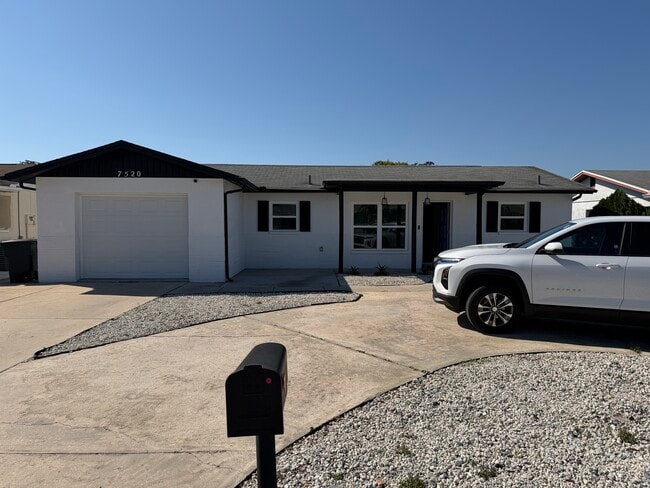 Building Photo - 7520 Hawthorn Dr