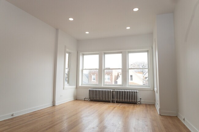 Photo - 2016 N Kilbourn Ave Unit 2