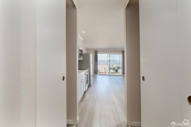 Building Photo - 646 Corbett Ave Rental