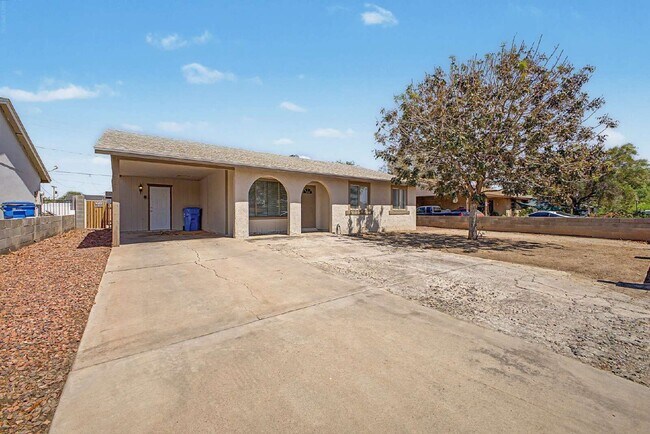 Photo - 2521 N 49th Ave