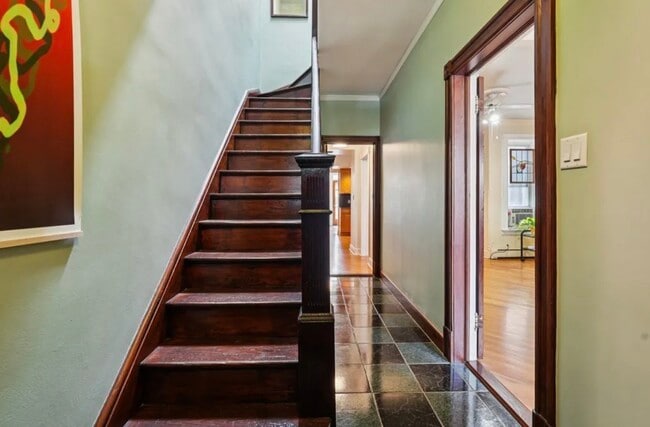 Building Photo - 389 Woodlawn Ave Unit Historic Row house